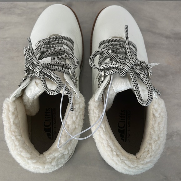 ✨NWT✨ Cliffs by White Mountain Booties - Picture 5 of 8